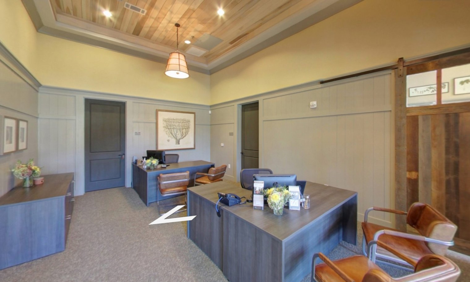 tour leasing office