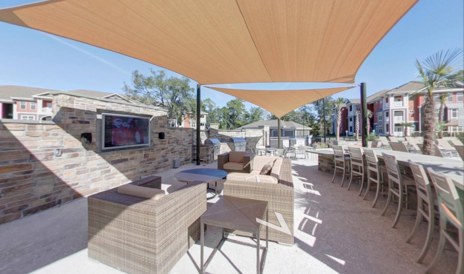 tour pool lounge